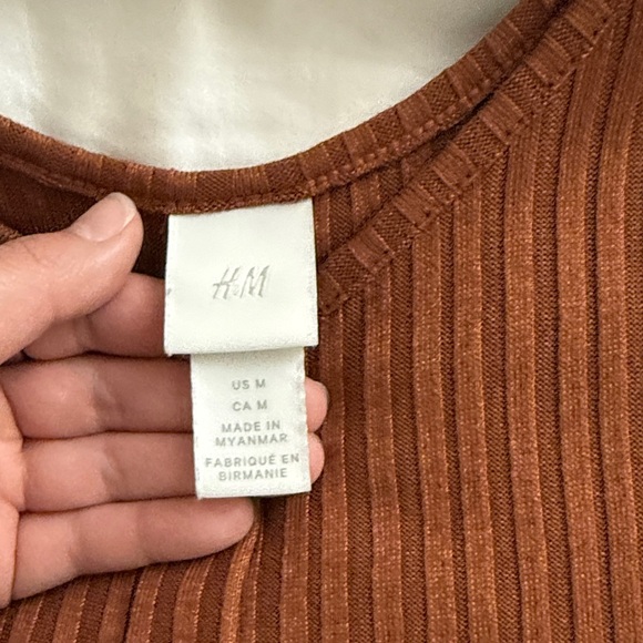 H&M Rust Button-Front Ribbed Tank Top - Picture 2 of 3